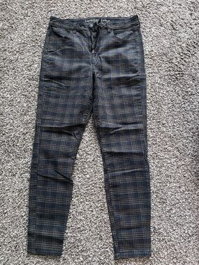 American Eagle Gray and Brown Plaid Super Stretch Pants